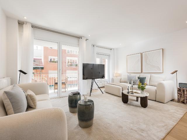 Spacious 3 bedroom apartment with terrace in Barrio de Goya