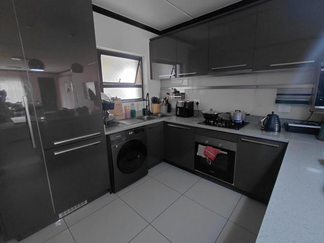 Spacious 3 Bedroom Ground Floor Apartment in Palmview Estate