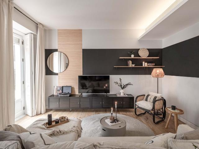 Spacious 3 Bedroom Designer Apartment in Madrid's Centro with Remote Work Area, Madrid Amsterdam Apartments for Rent