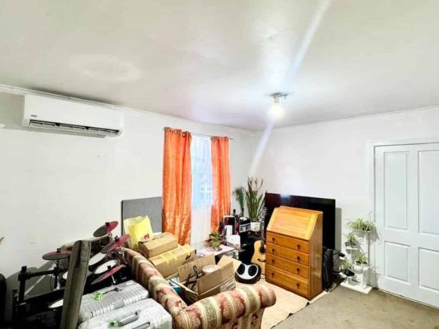 Spacious 3 Bedroom Family Home in Desirable Titirangi, Auckland