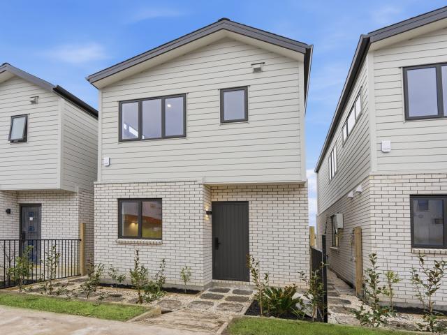 Spacious 3 Bedroom Family Home in Desirable Westgate, Auckland
