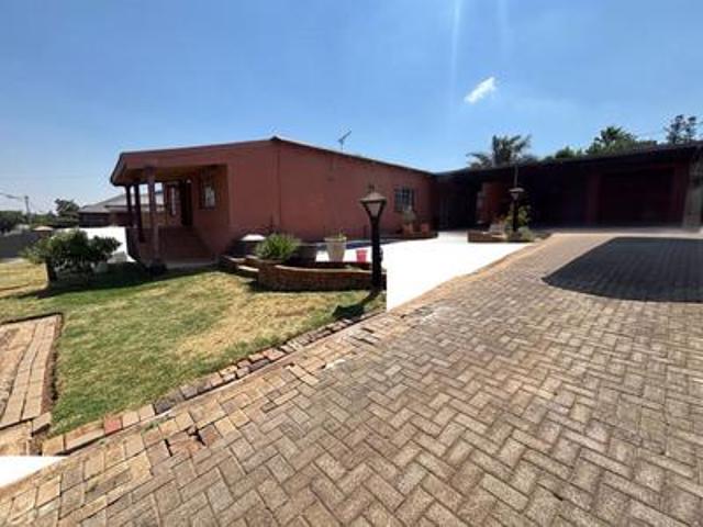 spacious 3 bedroom family home in wh.