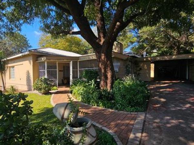spacious 3 bedroom family home in th.