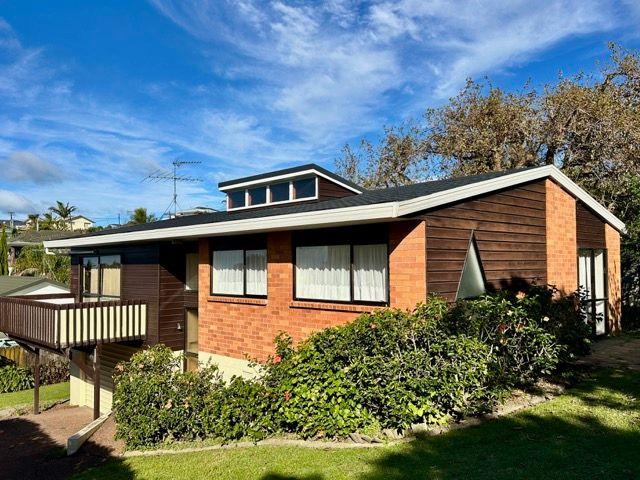 Spacious 3 Bedroom Family Home in the Heart of Browns Bay