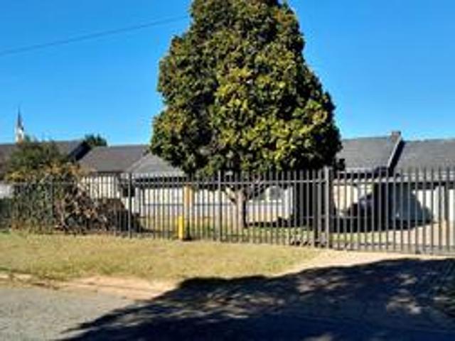 spacious 3 bedroom family home on th.