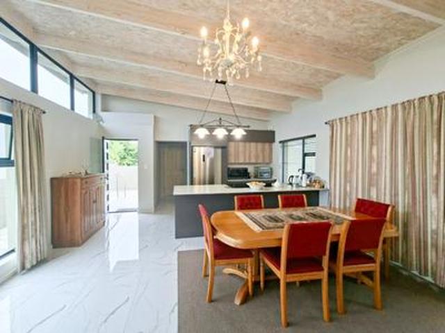 spacious 3 bedroom full title home w.