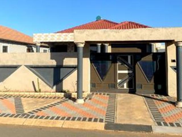 spacious 3 bedroom house on the mark.