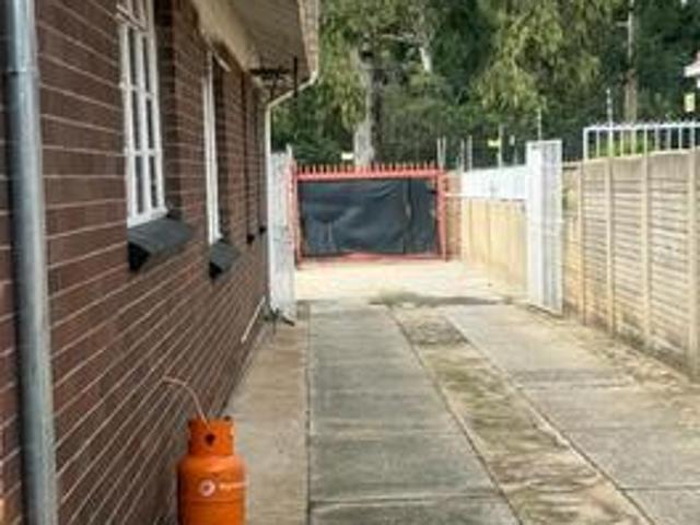 spacious 3 bedroom house to let in k.