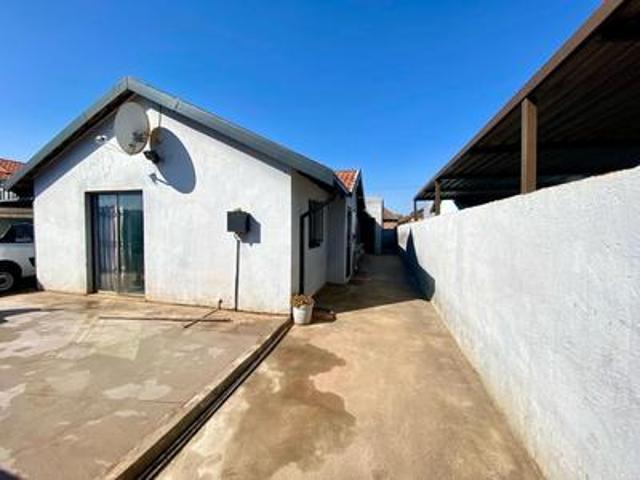 spacious 3 bedroom house to rent p.
