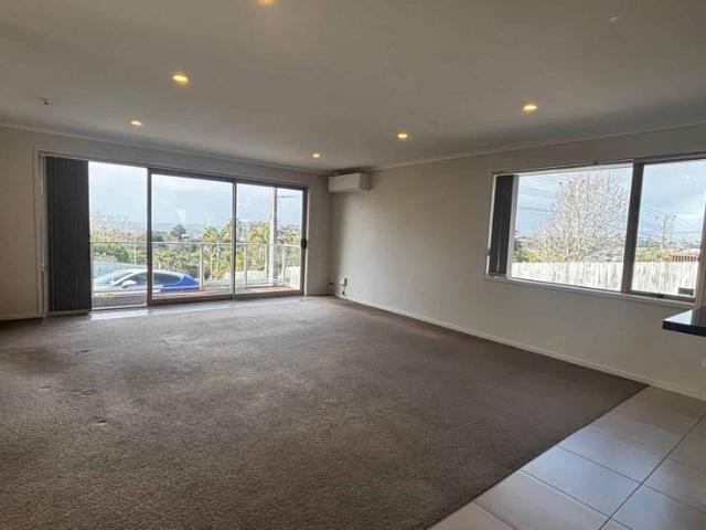 Spacious 3 Bedroom Home with Ocean Glimpse