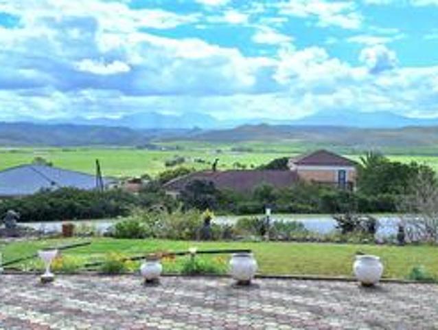 spacious 3 bedroom home with spectac.