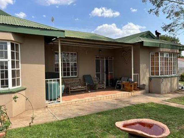 spacious 3 bedroom home in annadale