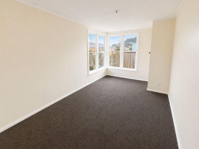 Spacious 3 bedroom Home + Sleepout Your Next Family Home Awaits