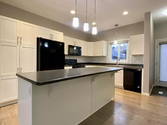 Spacious 3 Bedroom in Aurora