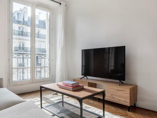 Spacious 3 Bedroom Le Marais Apartment Awaits You