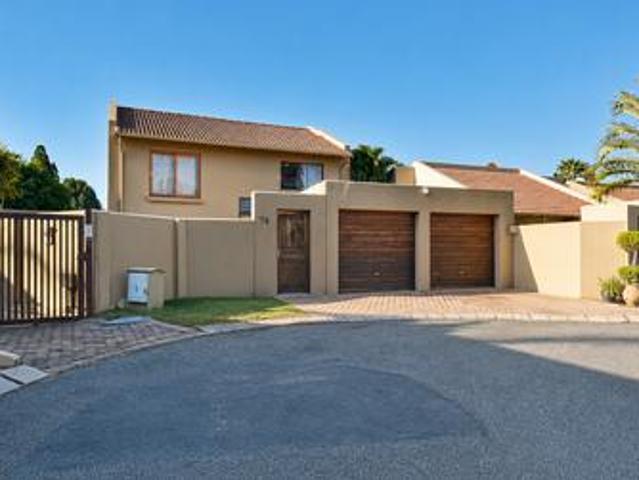 spacious 3 bedroom townhouse on one.