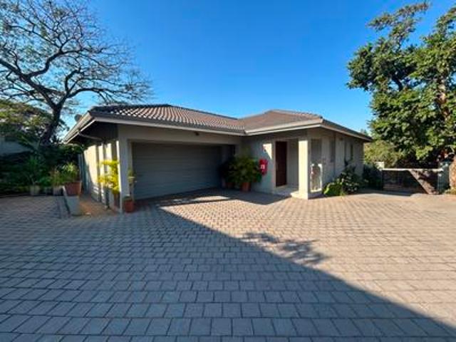 spacious 3 bedroom townhouse in a qu.