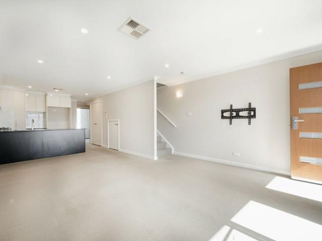 Spacious 3 Bedroom Townhouse in the Heart of Coombs