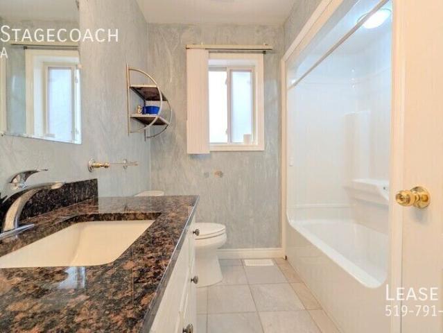 Spacious 3 Bedroom Townhouse in Windsor