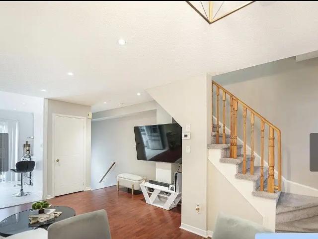 Spacious 3 bedroom townhouse with a single car garage in Pickering!
