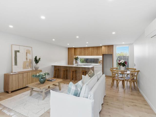 Spacious 3 Bedroom Townhouse Zoned for BHS & GHS