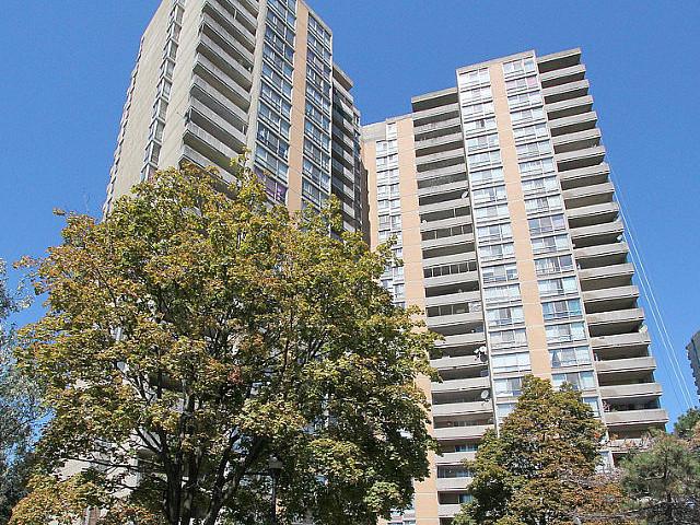 Spacious 3 Bedroom Unit 1000 Sqft + Parking