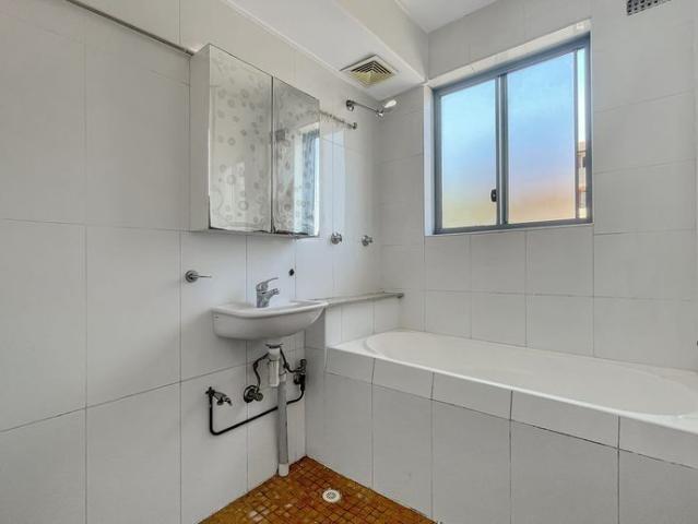 Spacious 3 Bedroom Unit in the Heart of Meadowbank