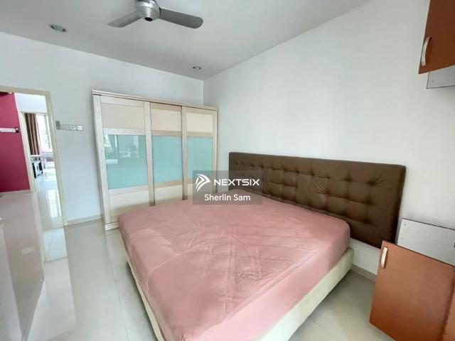 Spacious 3 Bedroom Unit Sky View Apartment 1151 sqft High Floor 2 Carparks