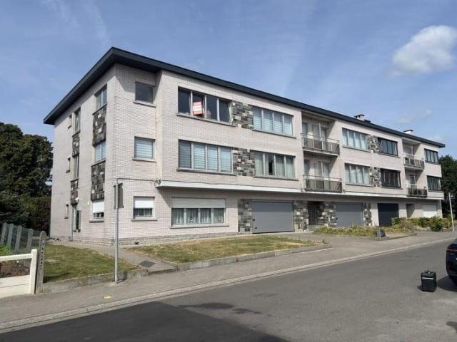 Spacious 3 facade apartment with open view and garage