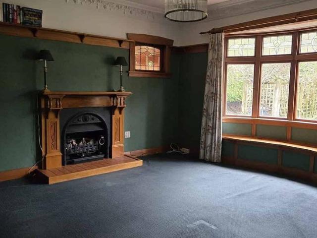 Spacious 3 4 Bedroom Home in Prime Location