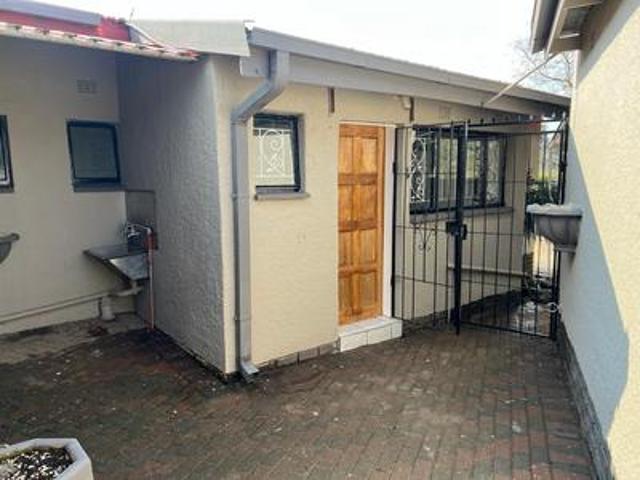 spacious 3bed 1 bathhouse with cotta.