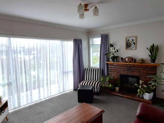 Spacious Takaro Living
