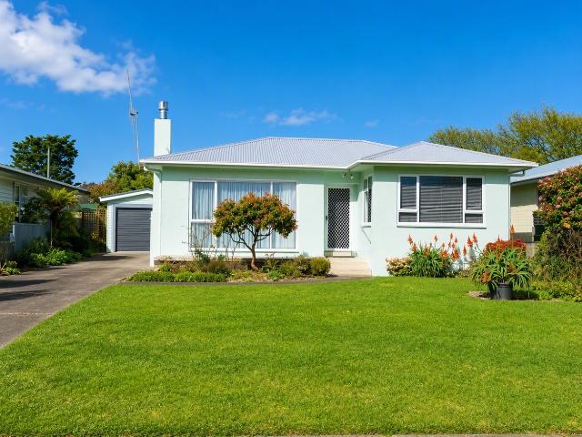 Spacious Takaro Living