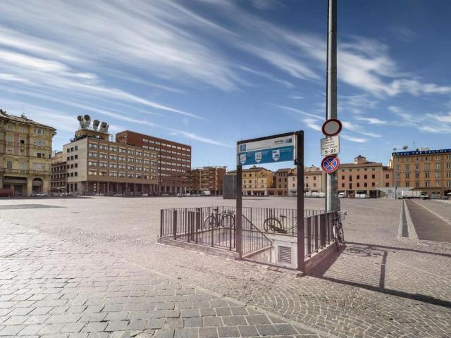 Spacious Three Bedroom Apartment with Terrace in Central Bologna, Bologna Amsterdam Apartments for Rent