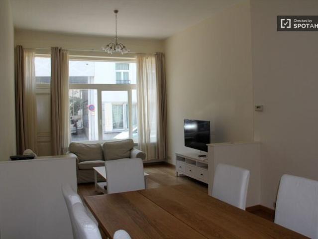 Spacious three bedroom apartment near Flagey fully furnished