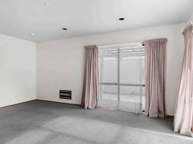 Spacious Three Bedroom in Mt Wellington!