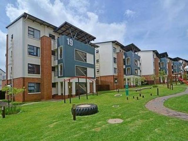 spacious top floor 2 bedroom apartme.