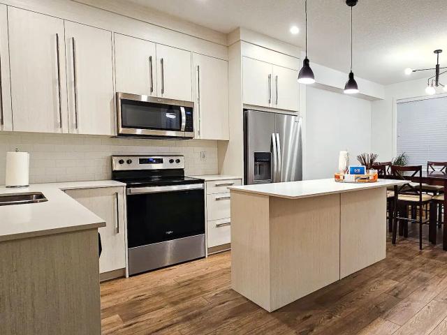 Spacious Townhome in Cornerstone double attached garage