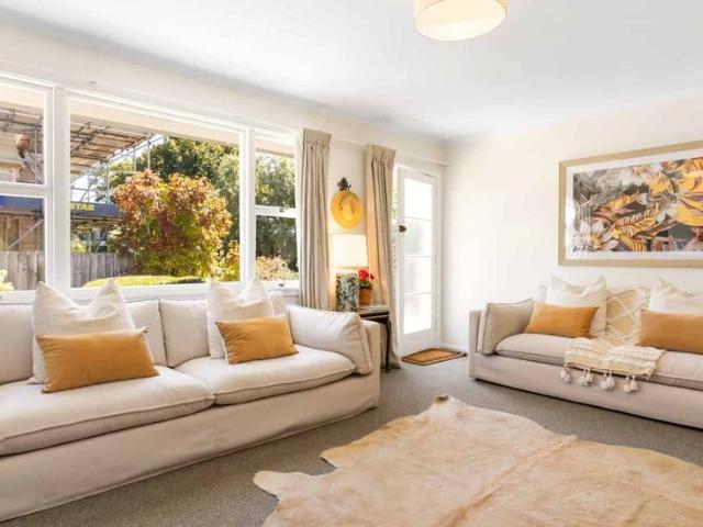 Spacious two bedroom unit in St Albans