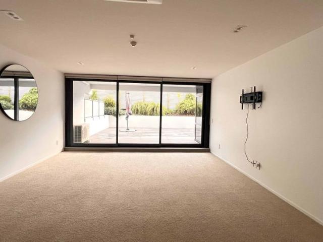 Spacious Two Bedroom Mount Apartment Living