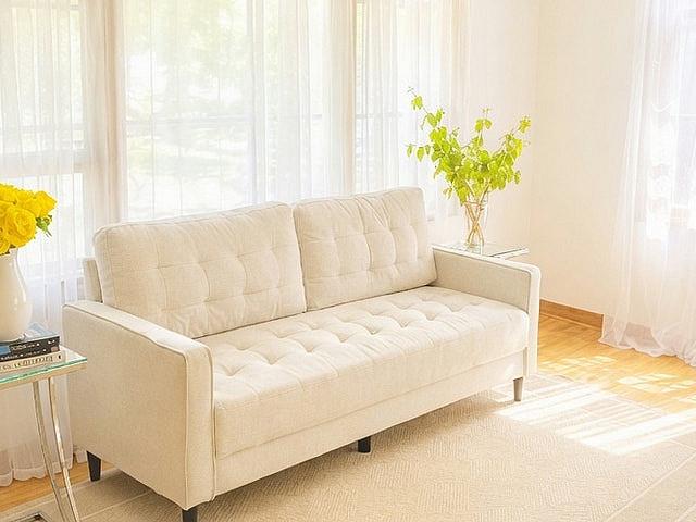 Spacious Unfurnished 3 bedroom Main Floor Suite In Eastside