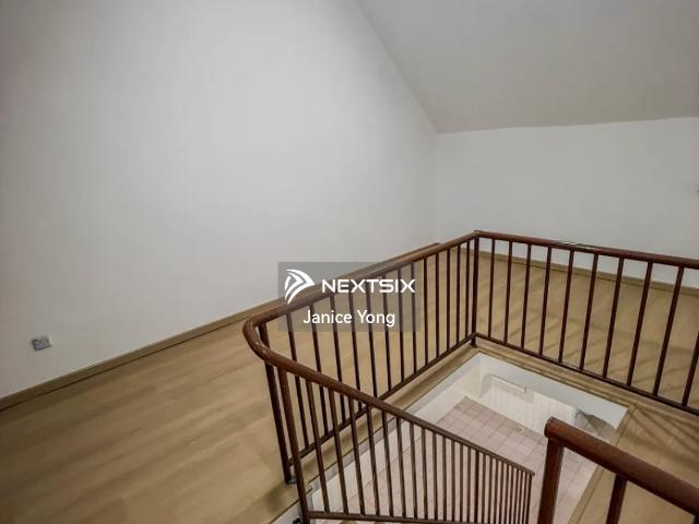 Spacious unit for sell! Ready move in unit!
