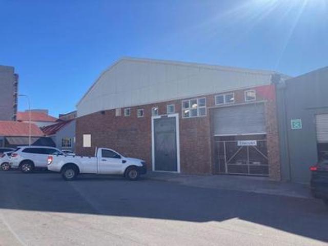 spacious warehouse to let in north end