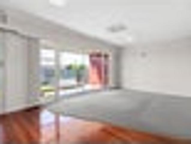 Spacious, Warm & Brick Make Me An Offer!