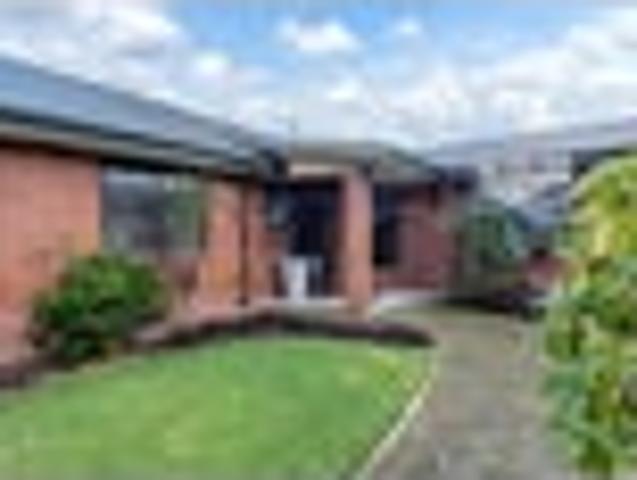 Spacious Windsor Town House
