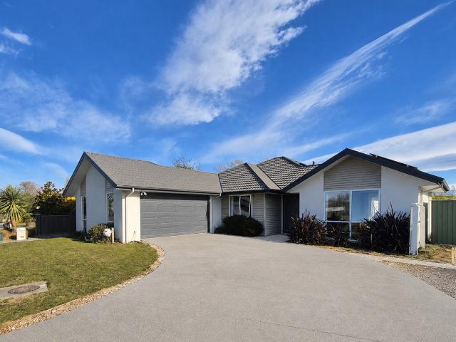 Spacious with a planted reserve backdrop 107 Infinity Drive, Pegasus