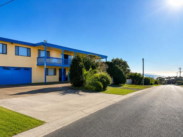 Spacious with breathtaking Beach Views – The Ultimate Family Haven