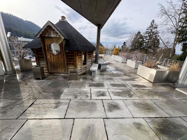 SPACIOUS WITH TERRACE AND SAUNA