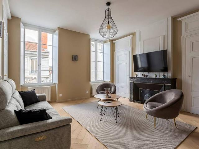 Spacious accommodation in a warm, modern setting!, Lyon Amsterdam Apartments for Rent