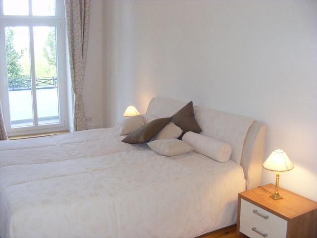Spacious and charming centrally located Altbau apartment